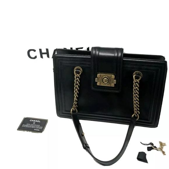 CHANEL Handbags - 🚨🎉 HP 🎉CHANEL Boy Black Tote Calfskin Leather Rare!Limited Edition
